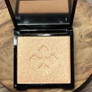 Lovecraft Beauty Shimmering Gold Highlighter ( Borealis ) NEVER USED